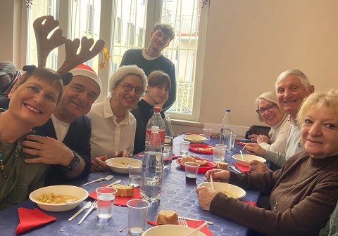 In 120 al pranzo di Natale Caritas a Civitanova, Moschettoni: “testimoni di una Chiesa compagna dei più fragili”