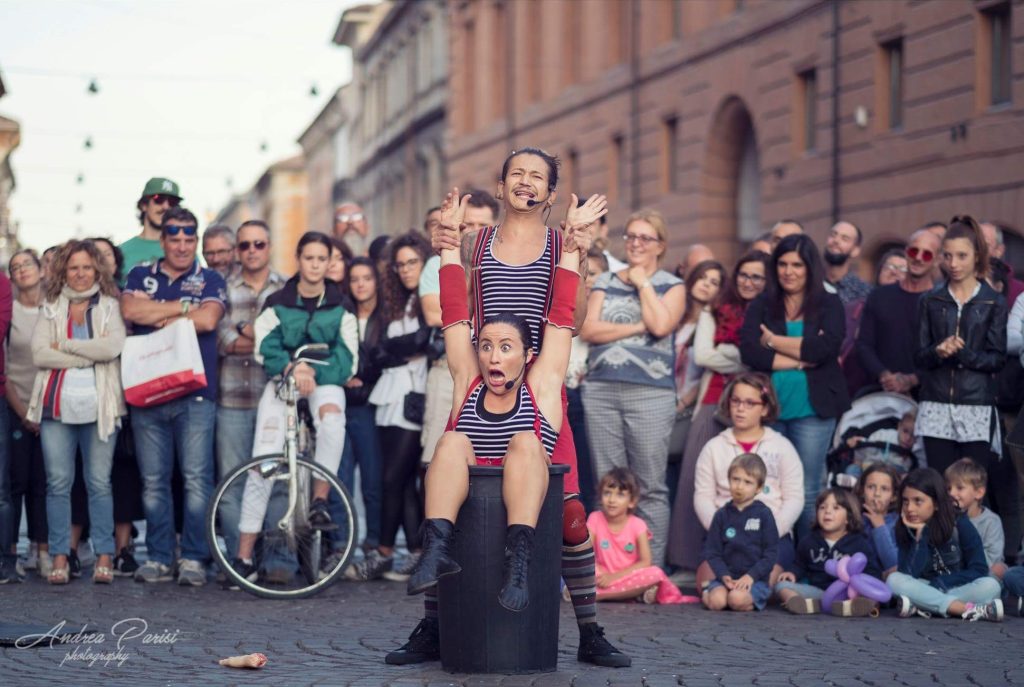 Baraonda al via con l’accensione della Lanterna in piazza a Fermo