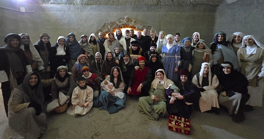 Presepe vivente della Cavalcata animato da corali e compagnie teatrali per 1200 visitatori alle cisterne romane