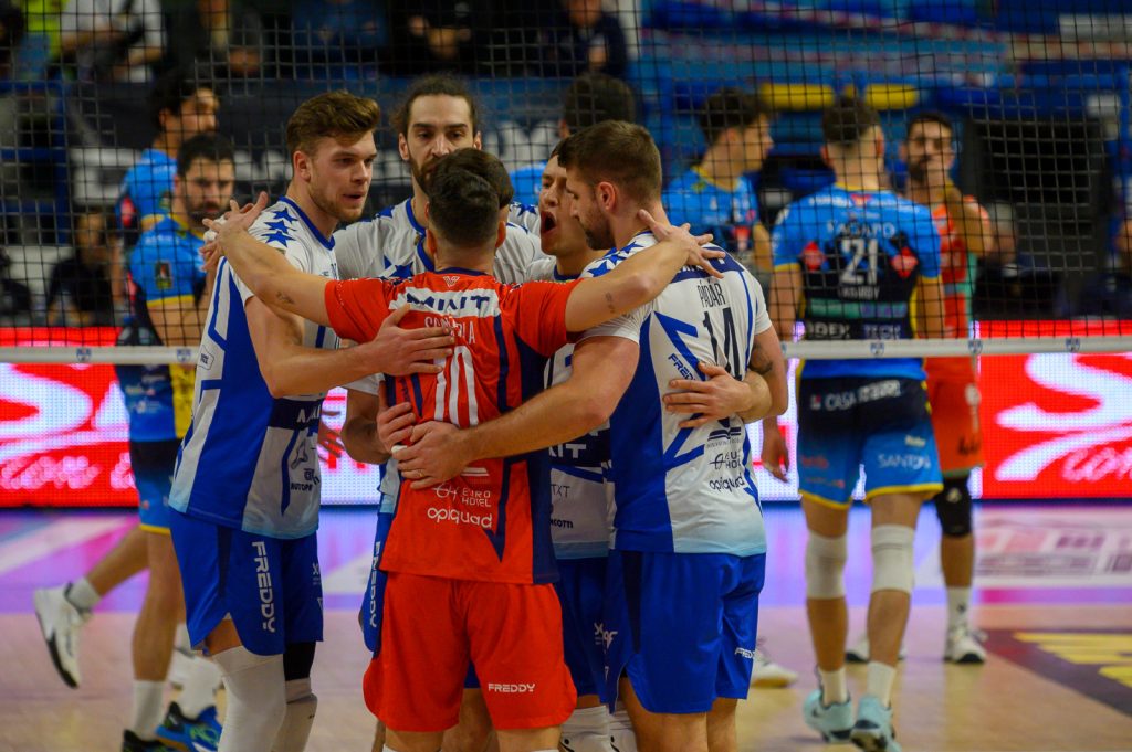 Grottazzolina volley sconfitta senza appello 0-3 col Monza. Attimi di paura per l’infortunio a Golzadeh