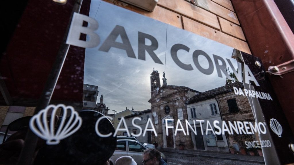 FantaSanremo: il gioco nato per scherzo al bar della Corva punta a 3 milioni di squadre