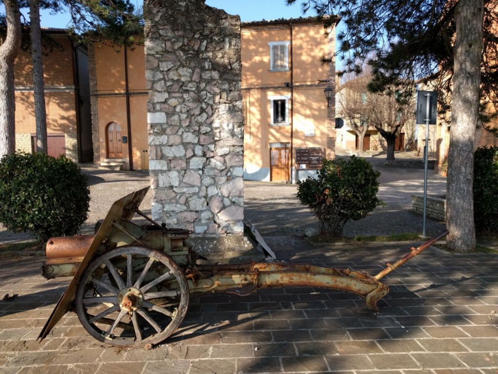Monumento ai caduti di Smerillo verrà ricostruito con 125 mila euro fondi post sisma