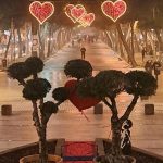 Panchina dell'amore e luminarie istallate nel centro di Porto San Giorgio