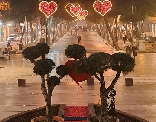 Panchina dell’amore e luminarie installate nel centro di Porto San Giorgio