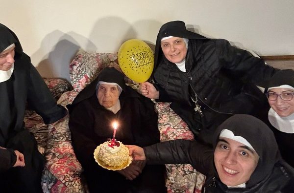 Madre Agostina compie 104, festa fra le benedettine di Potenza Picena
