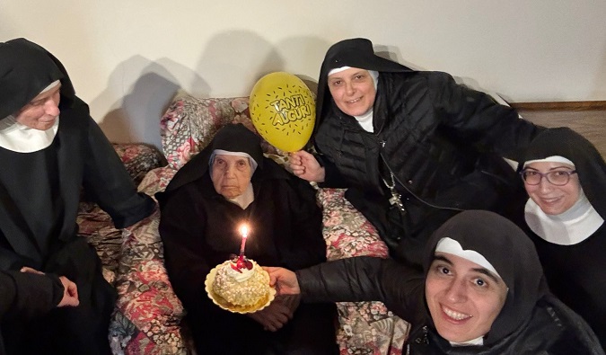 Madre Agostina compie 104, festa fra le benedettine di Potenza Picena