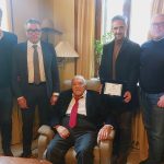 L'avvocato Emiliani compie 95 anni e riceve targa come socio fondatore del porto sangiorgese