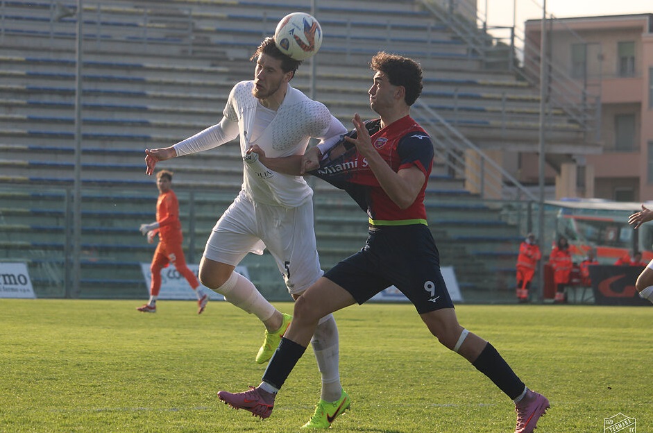 Torna a vincere la Fermana 2-0 sulla Sangiustese e non molla la corsa in vetta sul Montecchio