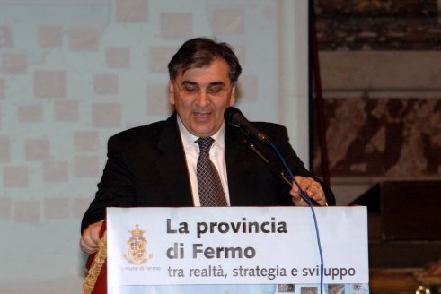 Di Ruscio si ricandida dopo 20 anni a sindaco di Fermo: “dimezzeremo indennità alla Giunta per sostenere gli affitti familiari”