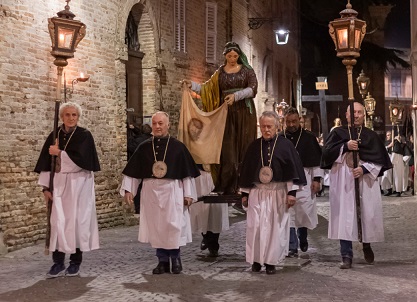 Venerdì Santo a Monterubbiano, torna la processione del Cristo Morto per le vie del borgo