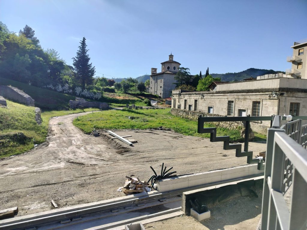 Gregori, Ascoli: “altro che riqualificare, c’è rischio di deturpare il teatro romano”