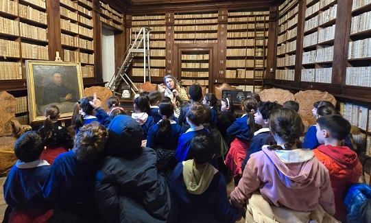 1000 bambini fermani escono dalle classi per visitare i musei della propria città
