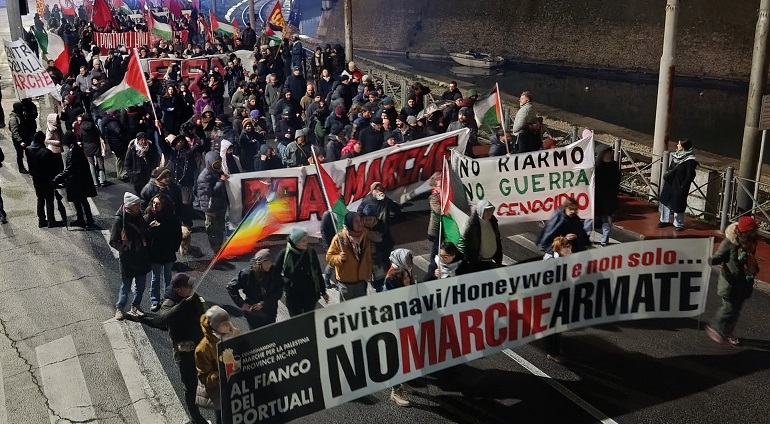 “No alla conversione industriale militare!”, nuova protesta Pro Pal ai cancelli Civitanavi di Porto Sant’Elpidio