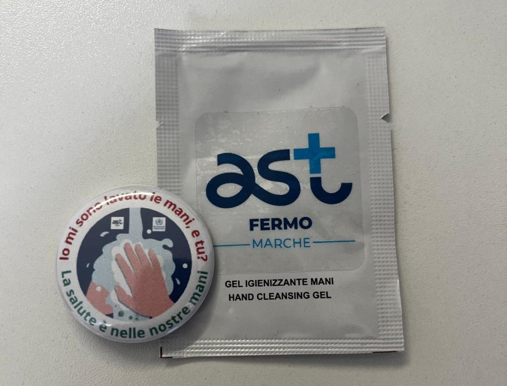 Spille e salviette distribuite dall’Ast Fermo per la Giornata Igiene delle mani