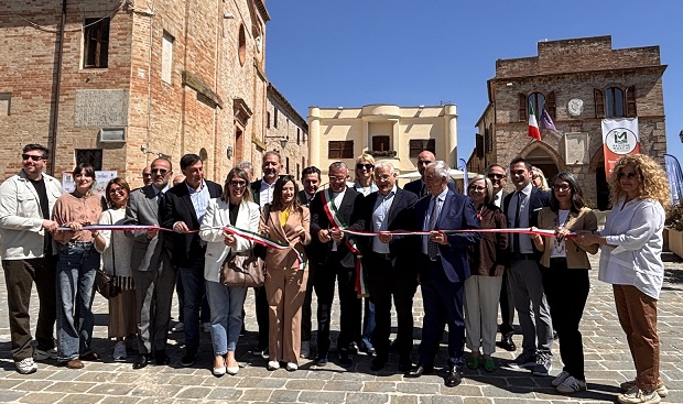 Ripe San Ginesio è il primo borgo di artiturismo, modello di accoglienza diffusa