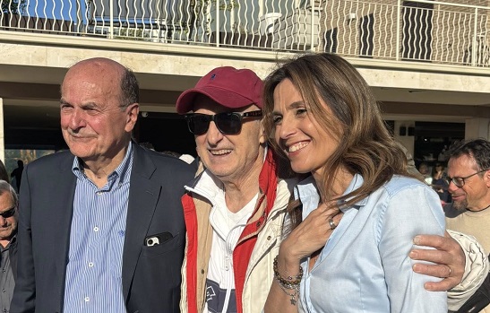 Bersani a Lido di Fermo per sostenere il voto alla Malvatani
