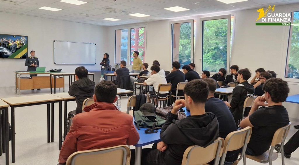 GdF Fermo a lezione di legalità economica fra i banchi dell’IPSIA e del Liceo Classico Artistico