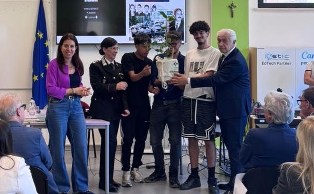 La talea di Falcone donata agli studenti dell’Ipsia “Ricci” nel segno della legalità