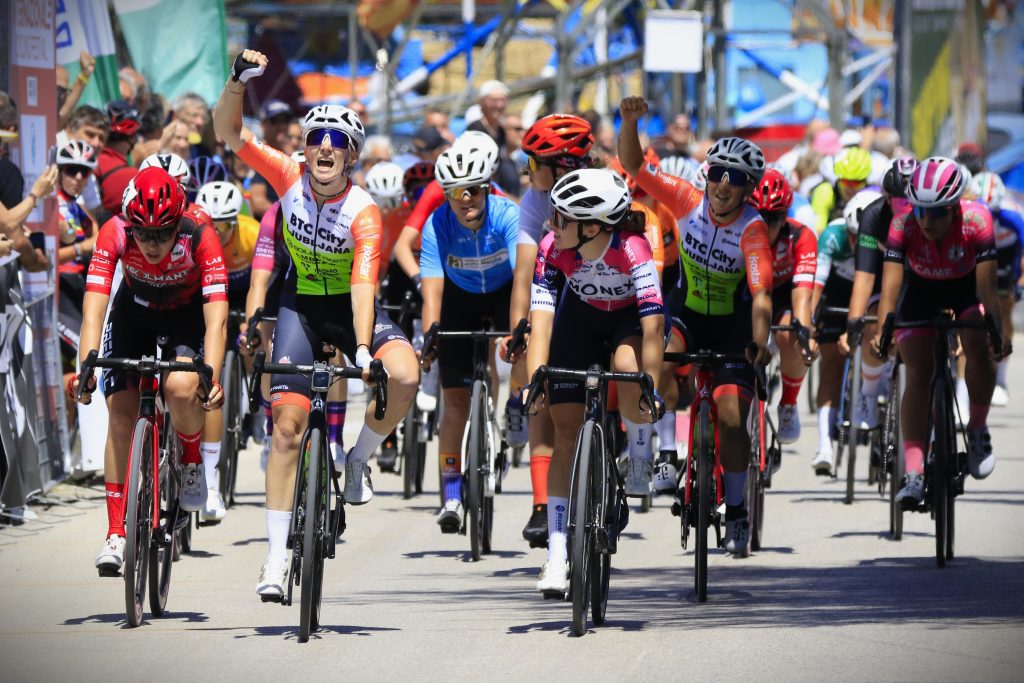 Internazionale Cycling: Asia Rabbia vince in volata sul lungomare di Porto San Giorgio