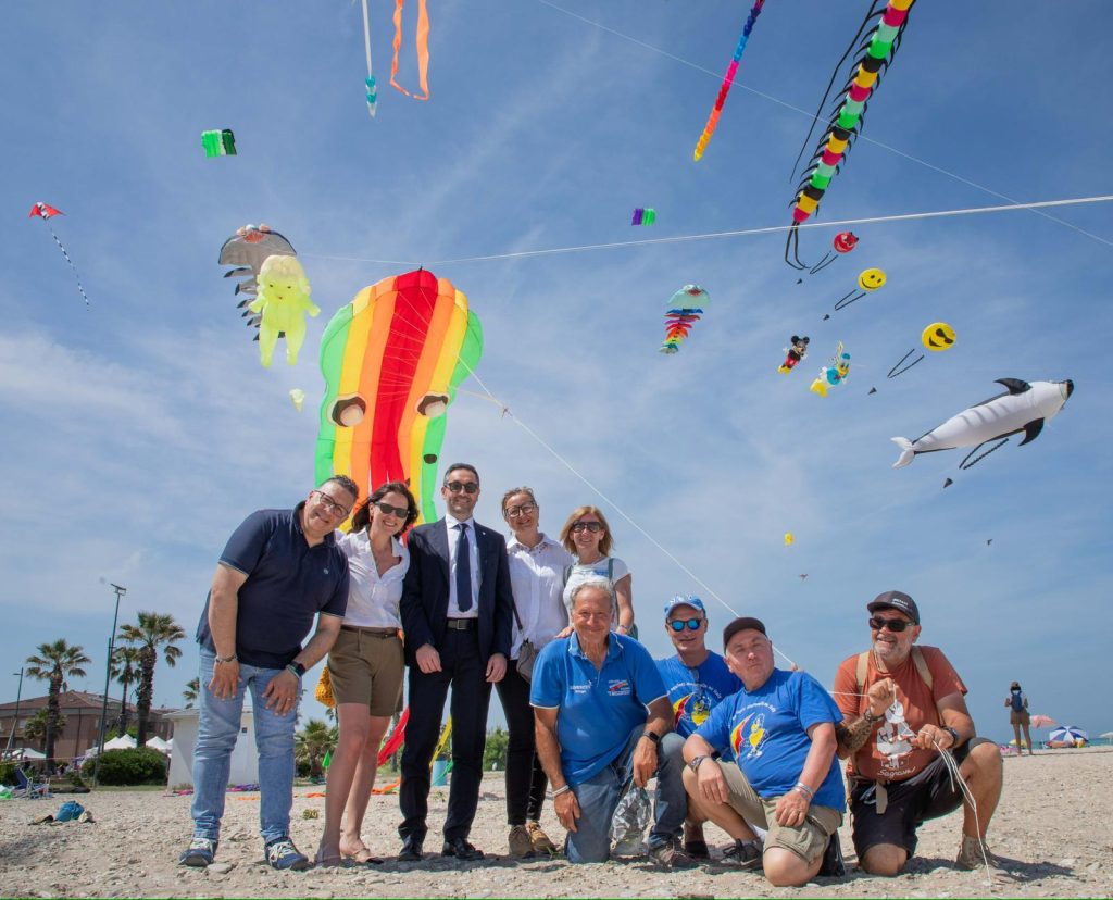 Aquiloniamo e mercatino a colori sulla spiaggia di Porto Sant’Elpidio