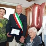 Nonna Elvira compie 110 anni, Falerone festeggia la centenaria delle Marche
