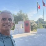 Grave il muratore colpito con una pietra a Lido Tre Archi. La comunità albanese chiede giustizia e misure di controllo
