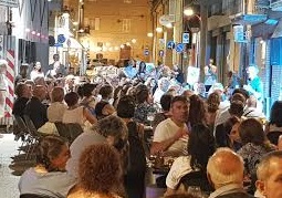 Torna in estate l’area pedonale notturna di via Gentili a Porto San Giorgio