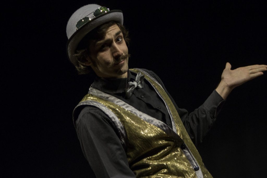 DJ Grey Show apre a Cretarola il 37° festival “I Teatri del Mondo”