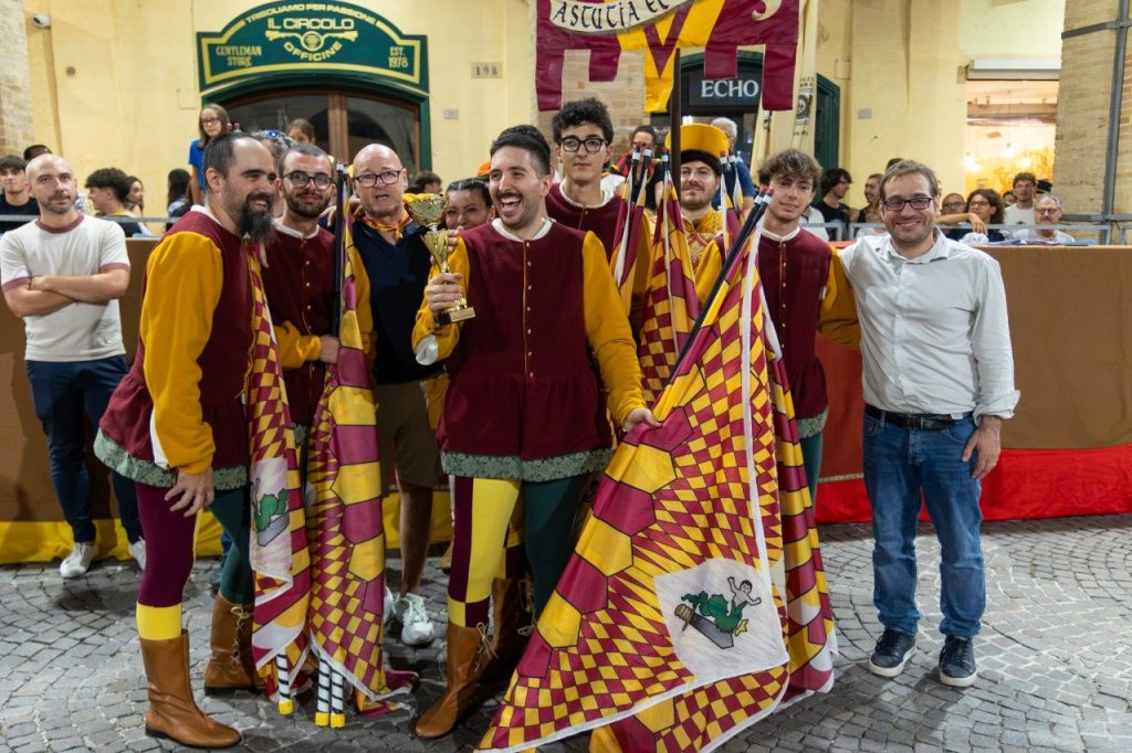 Campolege vince Bandiere al Vento sfida fra contrade della Cavalcata