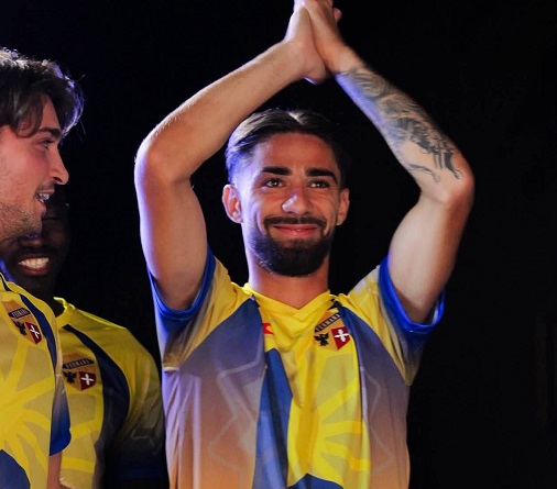 Fermana FC si presenta alla città fra musica, tifosi e nuove maglie. Partita della pace al “Recchioni” fra TickTokers e Giornalisti