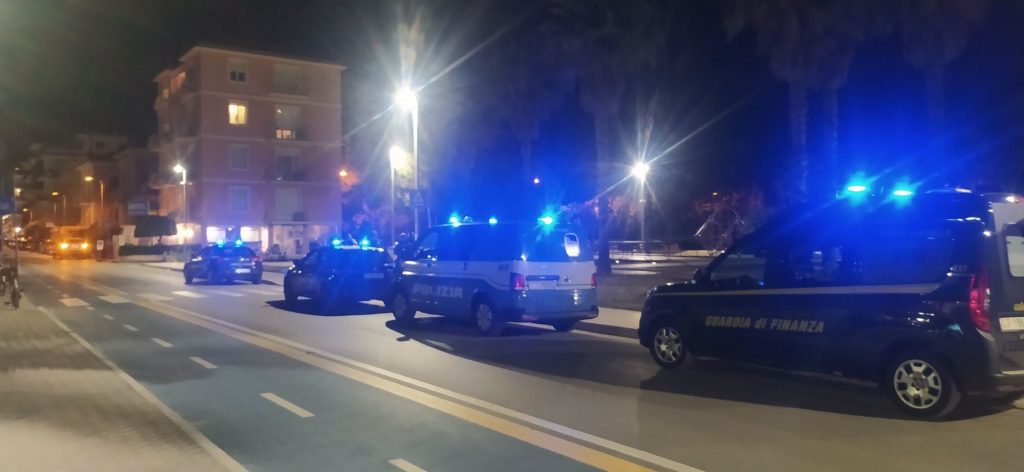 Accoltellamento a Porto San Giorgio, il rischio faida fra baby gang corre sui social. Più controlli nel clou dell’estate