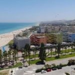 Minaccia di gettarsi dal balcone, tratto in salvo giovane magrebino a Lido Tre Archi