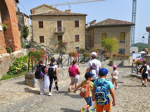 Rinascita dei Sibillini raccontata dai bambini, laboratorio diocesano di teatro a Montefortino