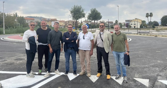 Aperta la rotonda HUBitare a Molini, opera compensativa comune provincia di Fermo